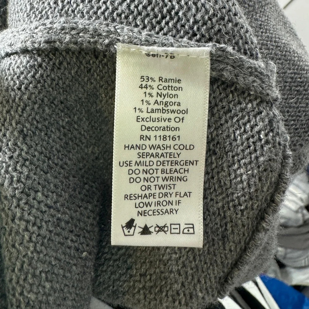 Quacker Factory Gray Snowflake Zip-Up Sweater Ves… - image 5